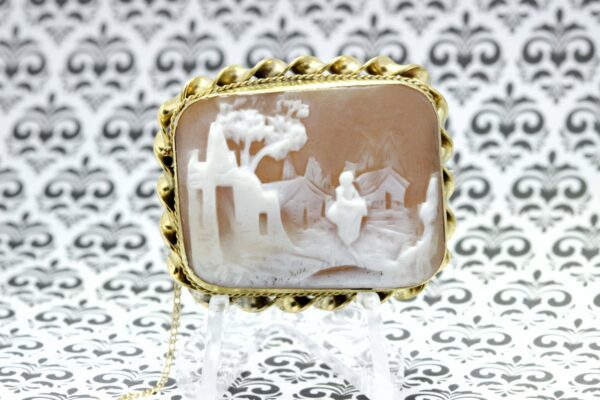 Timekeepersclayton 14K Gold Cameo Brooch with Keeper Chain