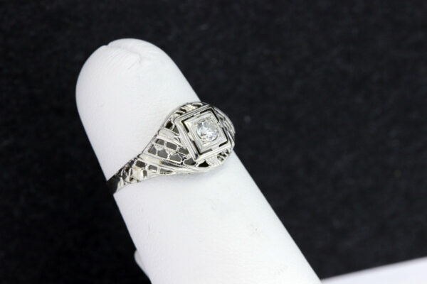 Timekeepersclayton 14K Gold Ring with Square Head with Lattice and Diamond Center