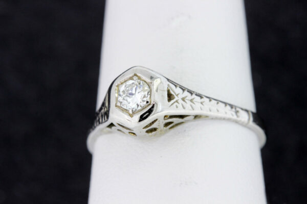Timekeepersclayton 14K Gold Solitaire Ring with Diamond Center