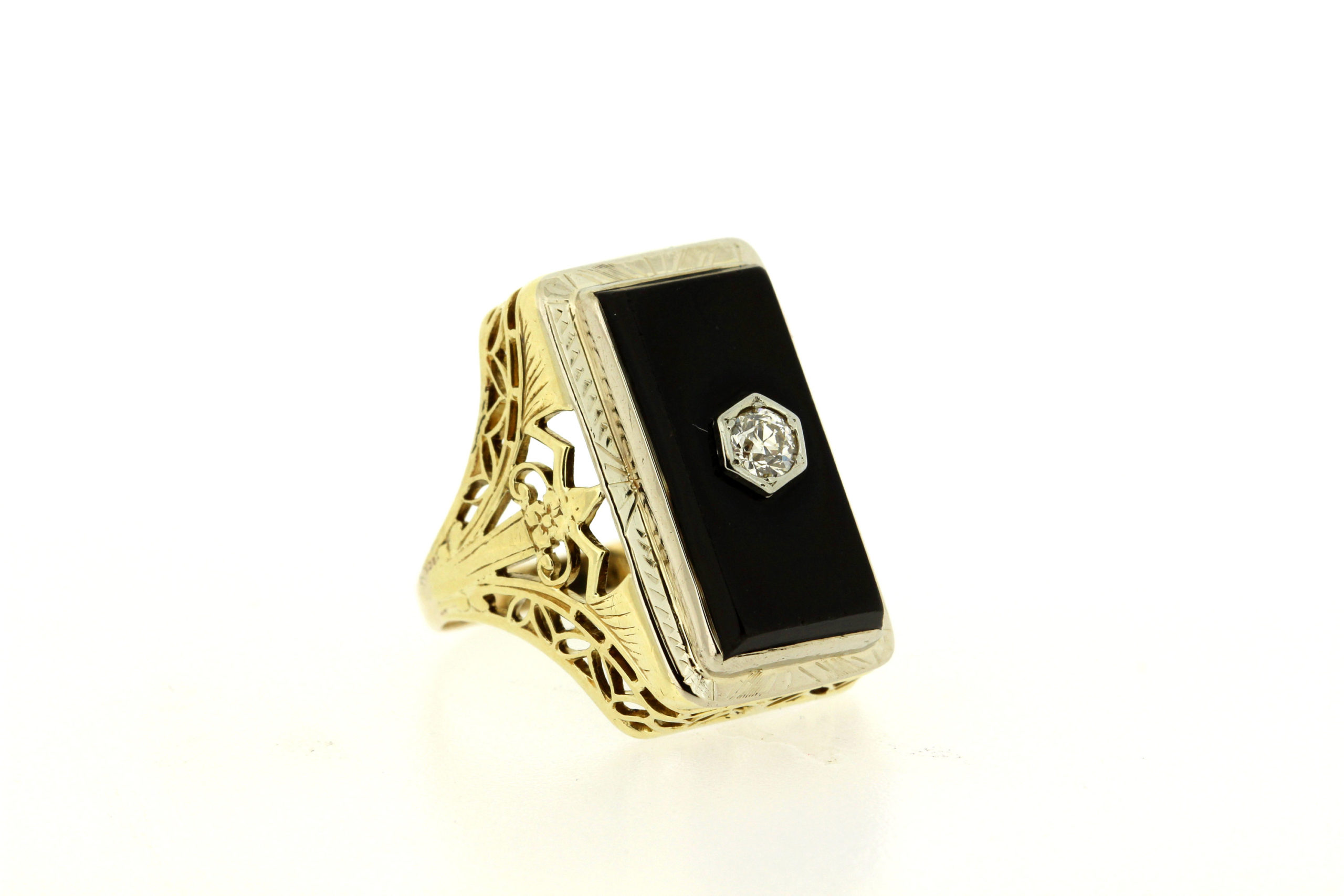 10K Yellow Gold Diamond Stylish Groove Geometric Onyx Ring For Men -  Bijouterie Langlois
