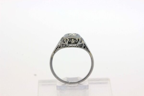 Timekeepersclayton 18K Diamond Solitaire Ring with Flowers and Vines