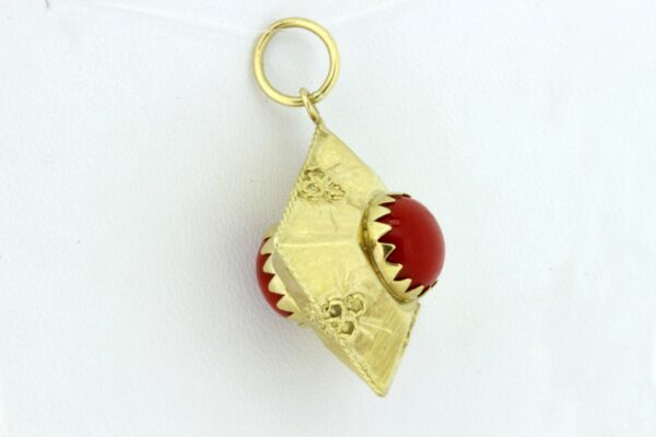 Timekeepersclayton 18K Gold Pendant with Coral
