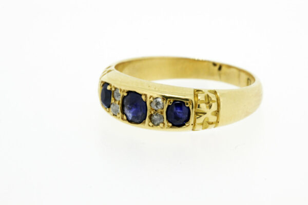 Timekeepersclayton 18K Yellow Gold Oval Blue Sapphire Ring with Diamonds