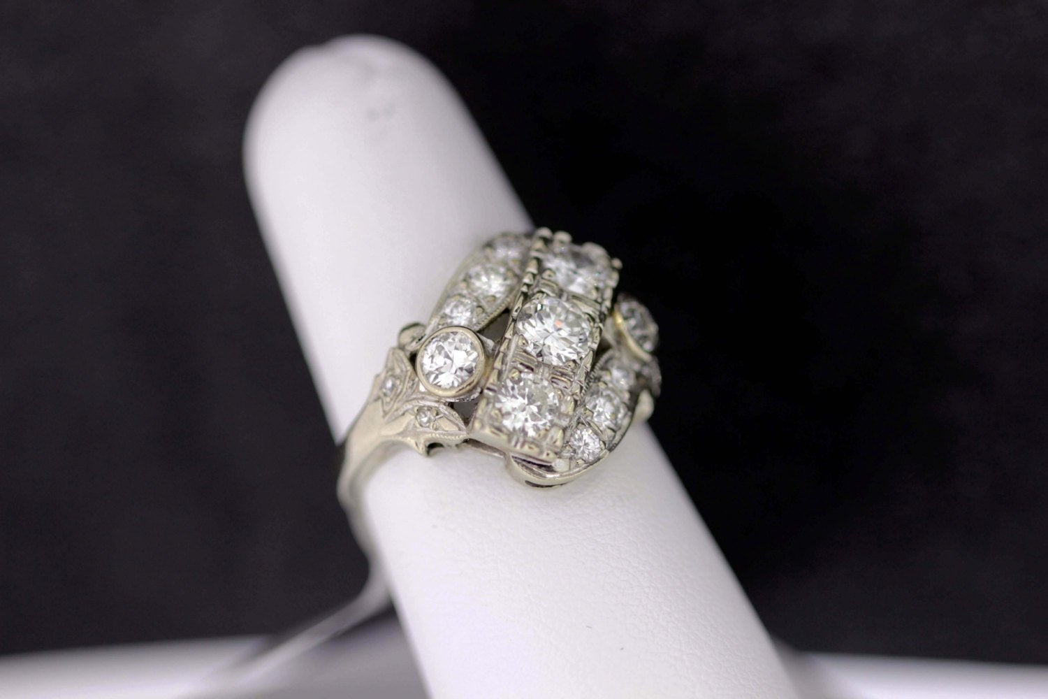 4 Reasons to Choose an Oval Diamond Engagement Ring In 2022 | Diamond  Mansion