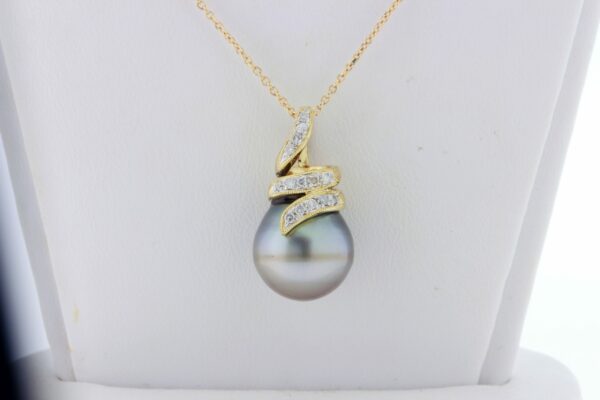 Timekeepersclayton Pearl and Diamond Pendant with Swirling 14K Gold setting