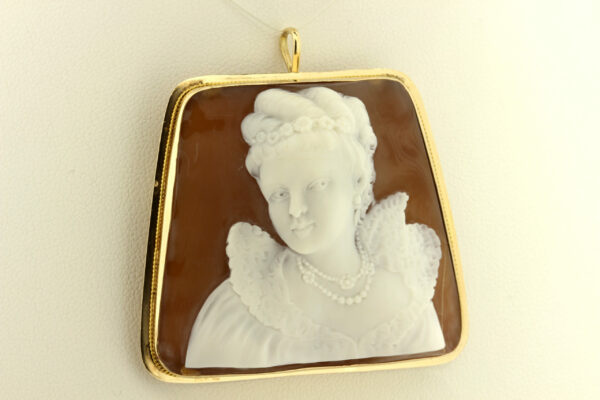 Timekeepersclayton 14K Yellow Gold Convertible Brooch Carved Cameo Elegant Lady looking to the side