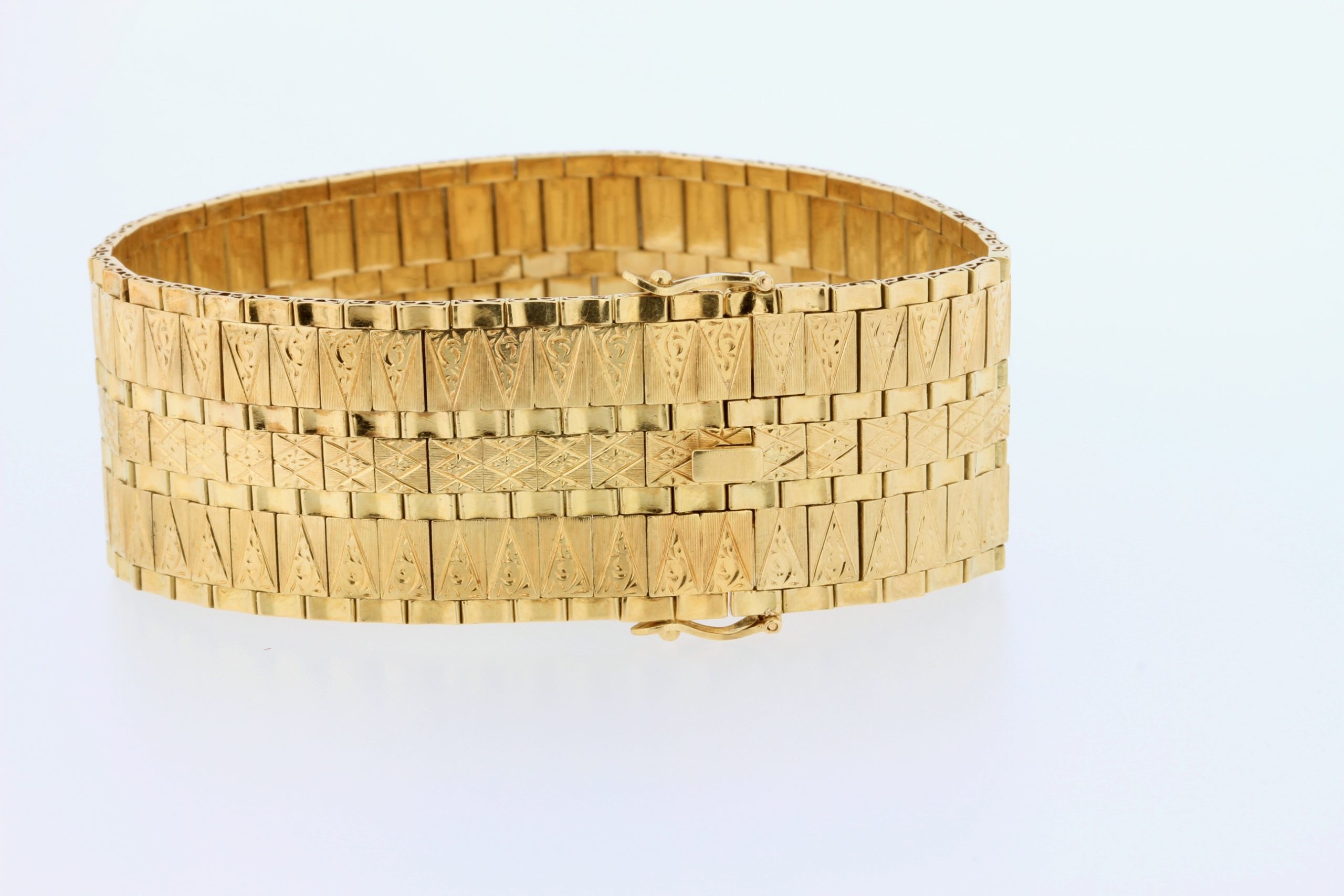 Buy 22Kt Plain Gold OM Engraved Gold Bracelet For Men 18VI6205 Online from  Vaibhav Jewellers