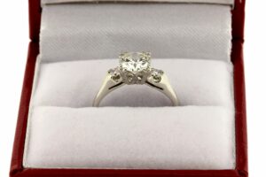 Timekeepersclayton Vintage Platinum and Diamond Engagement Wedding Ring 0.93 Carat Round Diamond with Diamond Accents