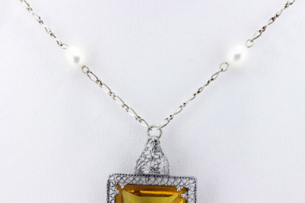 Timekeepersclayton Yellow Glass Necklace with Silver chain and Pearls