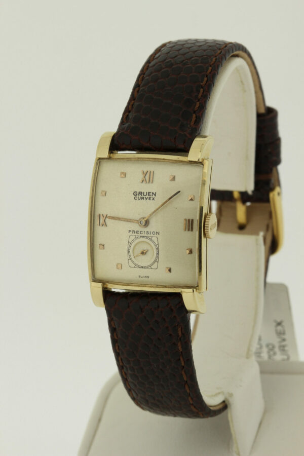 Timekeepersclayton 14 Karat Yellow Gold Gruen Curvex wrist watch 17 Jeweled Movement