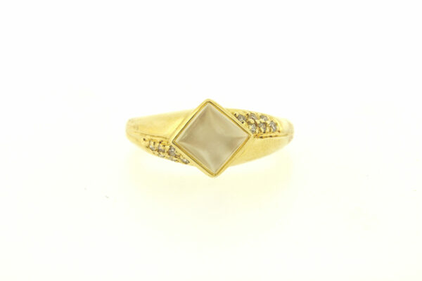 Timekeepersclayton Sugarloaf Cut 1.38ct Moonstone Ring with White Diamonds set in 18K Yellow Gold
