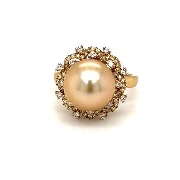 18k Yellow Gold Pearl and Diamonds Ring